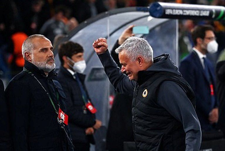Jose Mourinho MENANGIS Antar Roma ke Final Liga Eropa Pertama dalam 31 Tahun, Gagalkan Mimpi Leicester//Olah foto uefa-gi DailyMail