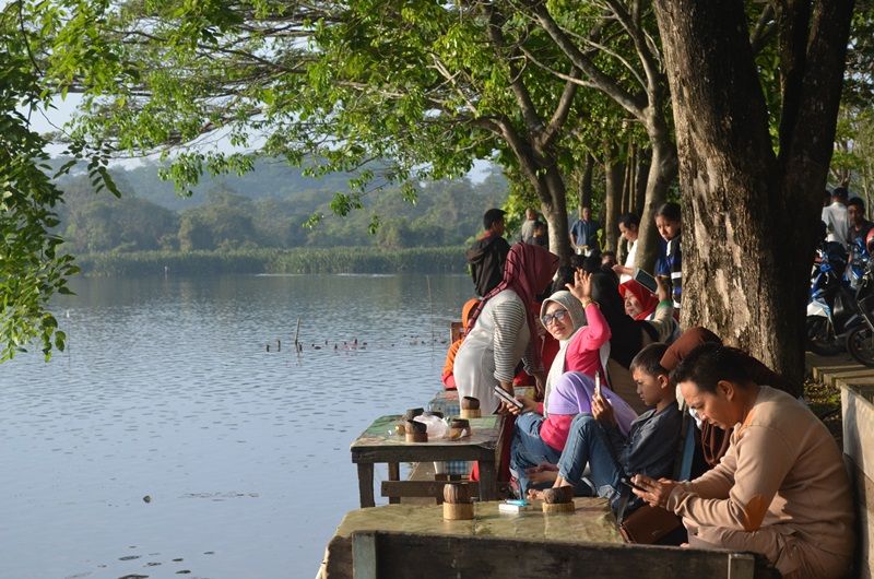 Pedagang di Danau Dendam Tak Sudah Bengkulu dilarang menerapkan pemaksaan terstruktur melalui negative bundling/foto: bengkulu.kota.go.id/