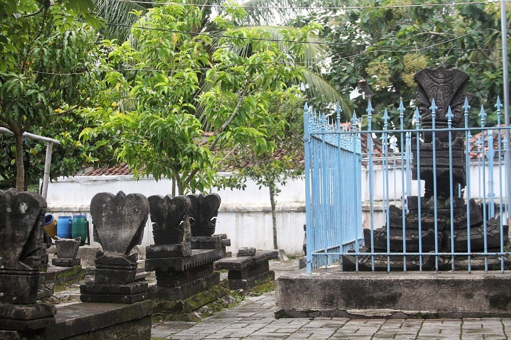 Makam Sunan Pandanaran berlokasi di Jalan Sunan Pandanaran, Desa Paseban, Kecamatan Bayat