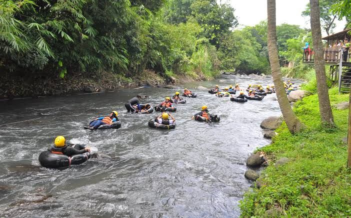 Riverboarding berlokasi di alur Sungai Pusur di wilayah Desa Karanglo, Kecamatan Polanharjo