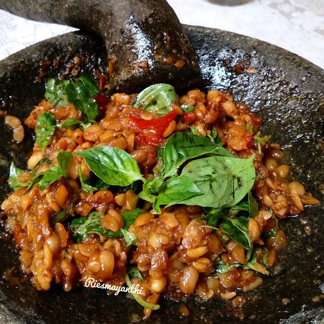 Berikut resep sambal tempe pedas gurih khas Banyuwangi yang sangat simpel dan digemari masyarakat Indonesia yang bisa Anda buat di rumah.