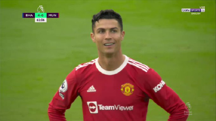 Potret Cristiano Ronaldo yang tampak seakan tidak percaya dengan performa Manchester United kala ditumbangkan Brighton & Hove Albion dengan skor 4-0 di Amex Stadium pada Sabtu, 7 Mei 2022.