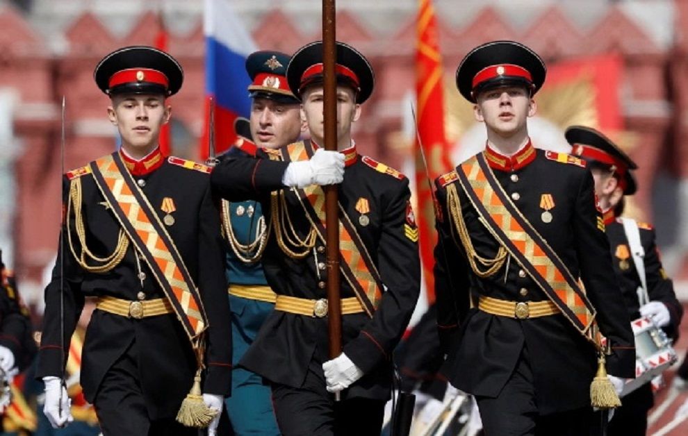 Pasukan Putin keluar dalam jumlah ribuan untuk mempersiapkan parade di Lapangan Merah.  