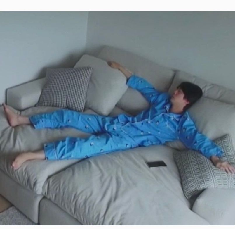 Jin BTS lebih suka tidur di rumah saat libur