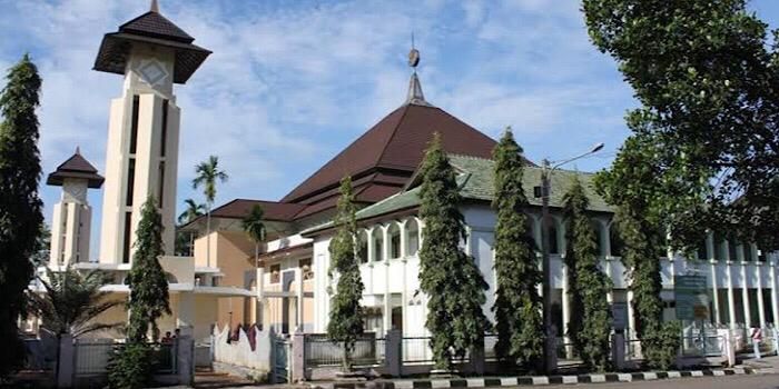 Mesjid Agung Kota Cimahi. Pakaian Dilarang Masuk Dalam Mesjid, Bisa Dicatat Dosa Ini Kata Gus Baha./antaranews.com