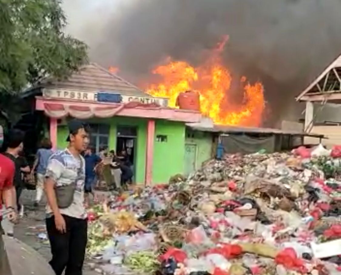Kebakaran di Pasar Tradisional Ciputat Kota Tangsel. /P3C Tangsel