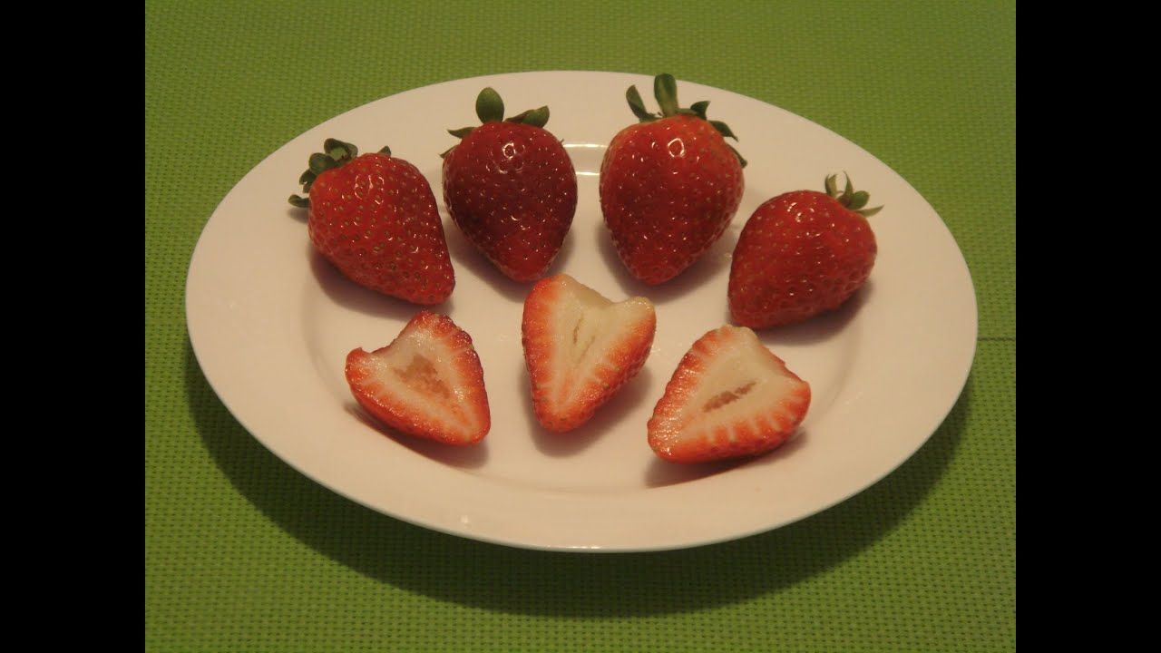 Strawberry tidak hanya banyak dijadikan olahan makanan, minuman bahkan cemilan. Tapi kaya juga akan manfaat kesehatan bagi tubuh manusia.