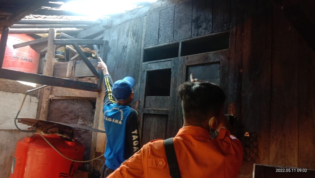 Relawan dan Petugas BPBD Banjarnegara melakukan asessment kejadian kebakaran di RT 1 RW 1 dusun Kalikidang, desa Gumingsir Kecamatan Pagentan.