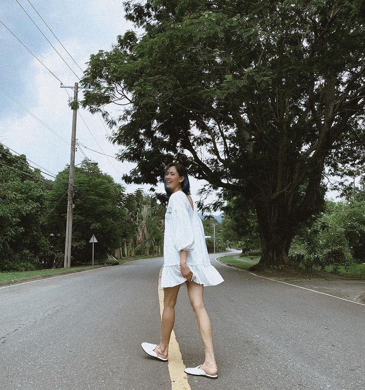 7 Potret Cantik Jaja Santiago Saat Tak Berlaga, Bidadari Timnas Voli Putri Filipina di SEA Games 2021/Instagram @alyjasantiago3