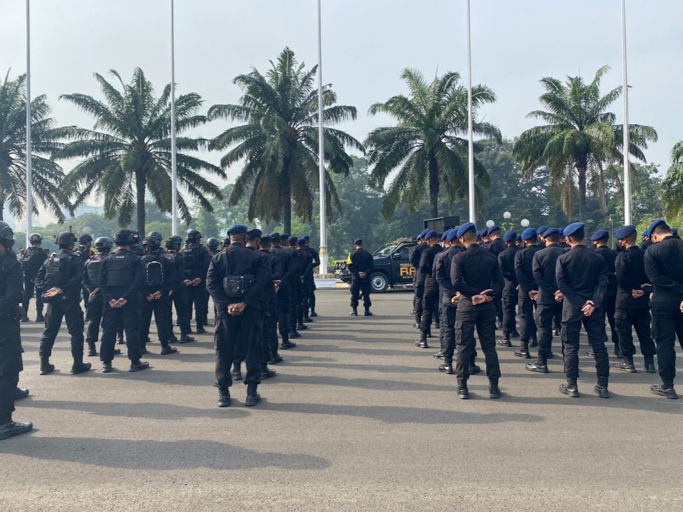 900 personil gabungan TNI dan Polri dikerahkan untuk mengamankan aksi demonstrasi May Day Fiesta di depan Gedung DPR pada 14 Mei 2022.