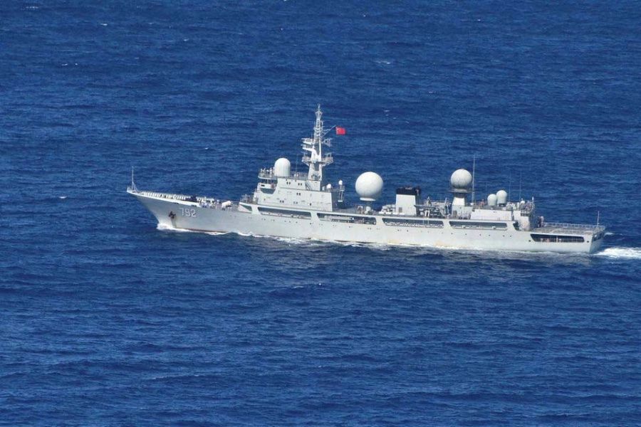 Kapal Koleksi Intelijen Tentara Pembebasan Rakyat-Angkatan Laut (PLA-N) Haiwangxing beroperasi di dekat pantai Australia dalam foto yang dirilis 13 Mei 2022.