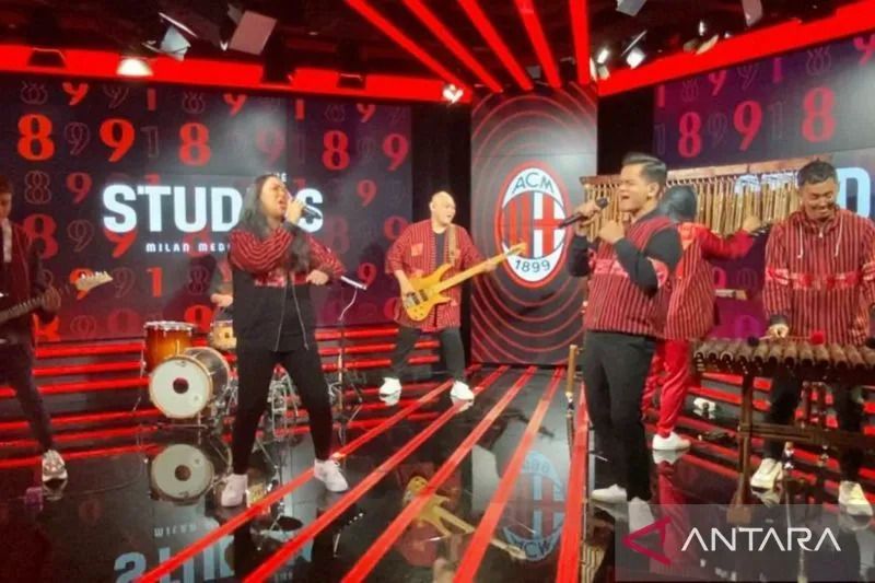 Yayasan Rumah Angklung Indonesia menyajikan pertunjukan angklung di Markas Klub Sepak Bola Italia AC Milan, Casa Milan, Milan, atas undangan Manajemen AC Milan pada Kamis 12 Mei 2022