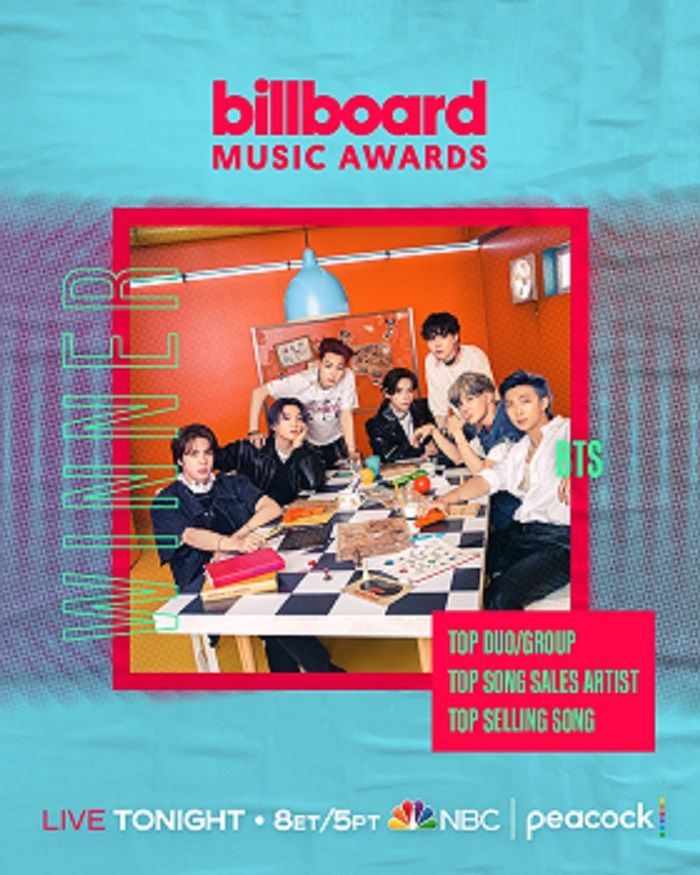 Gambar poster menunjukkan tiga kemenangan BTS di Billboard Music Awards 2022. 