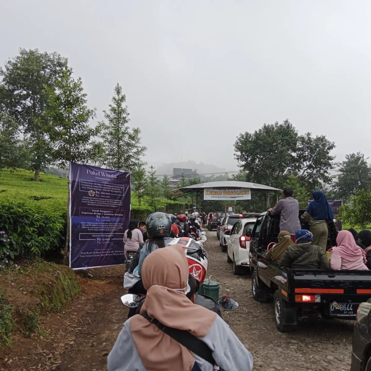 Pintu masuk tiket Jembatan Gantu Rengganis harus antri, warga Kabupaten Bandung dapat diskon 50 persen