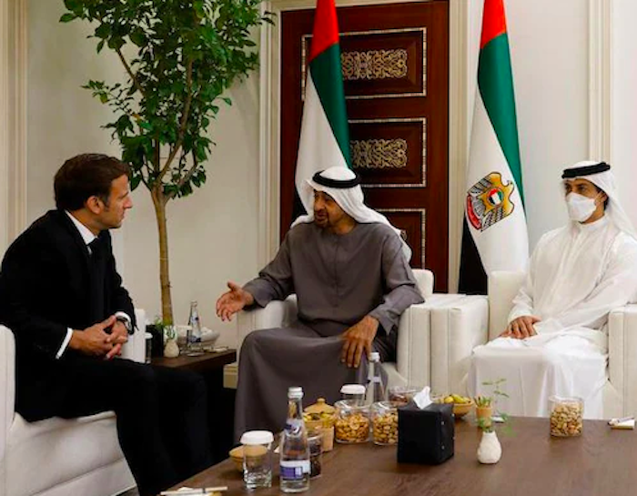 Presiden Prancis Emmanuel Macron bertemu dengan Presiden UEA yang baru terpilih Sheikh Mohammed bin Zayed Al Nahyan untuk berbelasungkawa atas kematian Sheikh Khalifa Bin Zayed Al Nahyan.