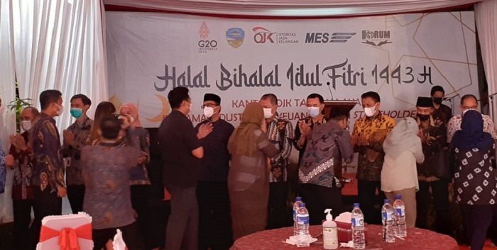 Halal bi halal Idulfitri 1443 Hijriah digelar OJK Tasikmalaya di halaman kantor tersebut, Jalan HZ Mustofa, Kecamatan Tawang, Selasa 17 Mei 2022.*
