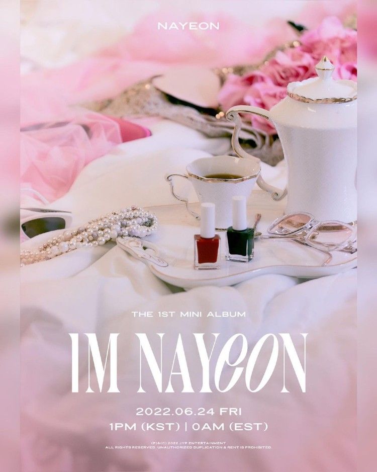 Poster Debut Solo Nayeon TWICE yang Dirilis JYP Entertainment 