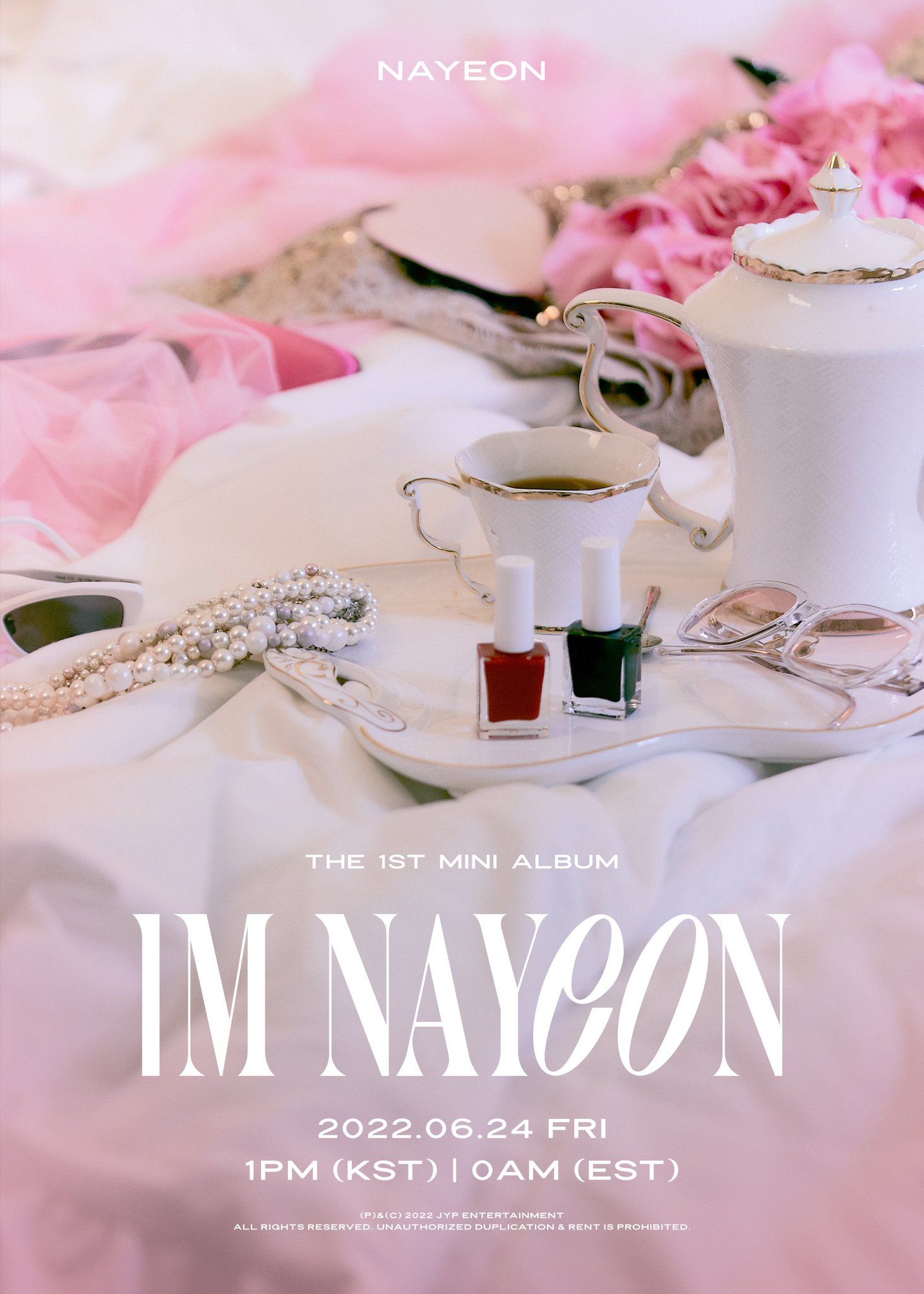 Poster teaser mini album perdana Nayeon.