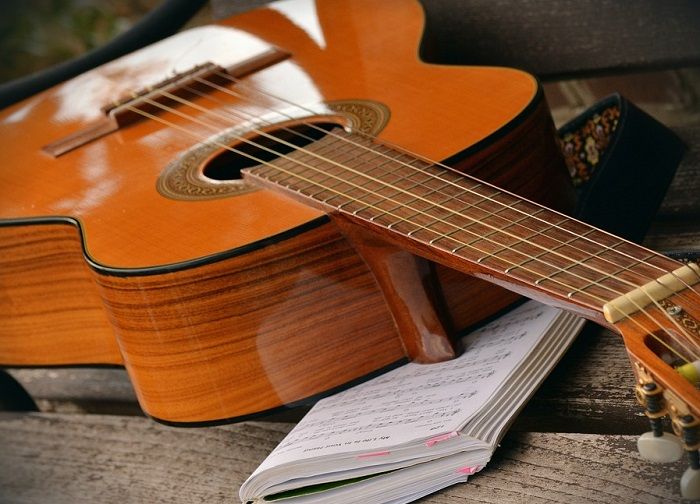 Ilustrasi. Lirik dan chord gitar lagu Buruh Tani yang dipopulerkan oleh Marjinal ataui lagu pembebasan.