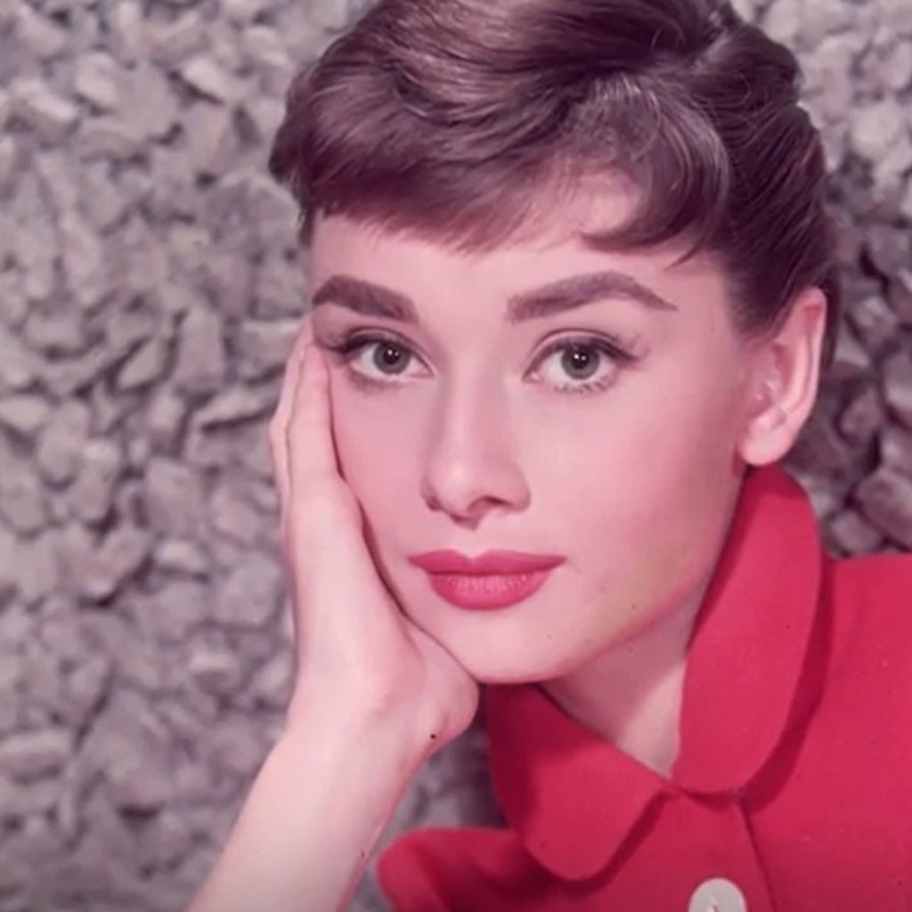 Lipstik merah andalan Audrey Hepburn 