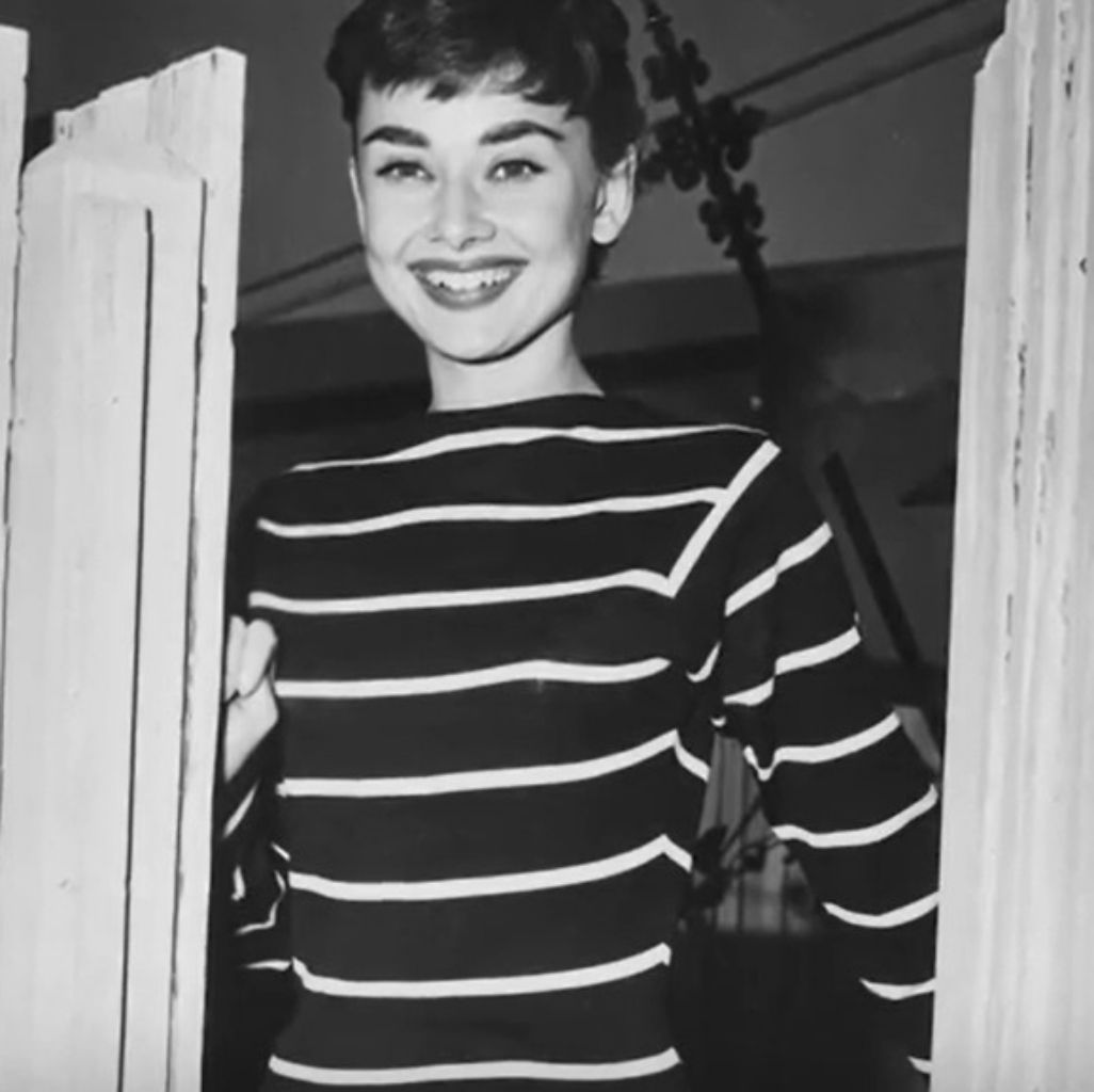 Stripped shirt andalan Audrey Hepburn