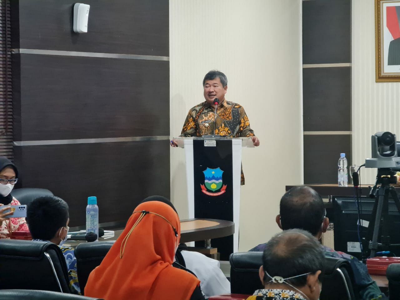 Bupati Garut,Rudy Gunawan, memberikan sambutan dalam acara Bimtek Pendampingan Tingkat Kepatuhan Terhadap Penyelenggaraan Pelayanan Publik Pemkab Garut Tahun 2022.