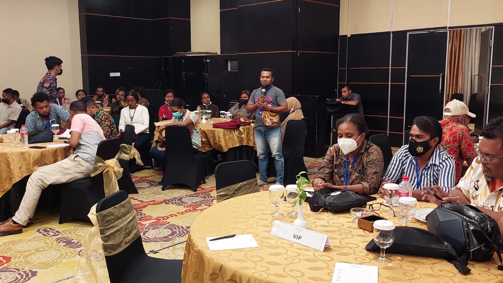 Bertempat di Hotel Swiss-Bell Jayapura, kegiatan ini dilakukan bersama dengan Papua Muda Inspiratif, PT. Freeport Indonesia, Yayasan Kitong Bisa dan  Sampoerna Retail Community (SRC).