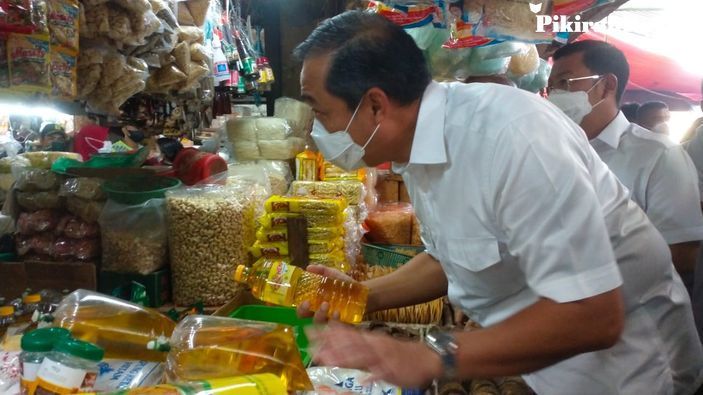 Harga minyak goreng yang mahal jadi salah satu indikator dalam menentukan tingkat kepuasan masyarakat terhadap kinerja Presiden Jokowi/pikiran-rakyat.com