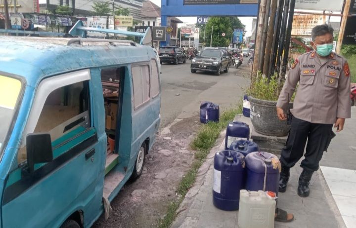 Bawa Barang Kimia dan Terbakar di Dalam Mobillnya, Sopir Angkot di Cirebon Ini Dilarikan ke RS/andik sc prmn