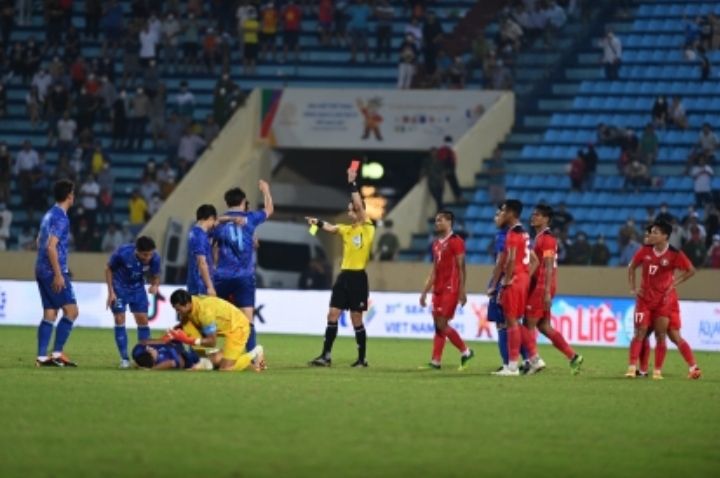 Pemain Timnas Thailand U-23 Ini Diserang Fans Indonesia, Dituding 'Tukang Provokasi' Hingga Kena Kartu Merah