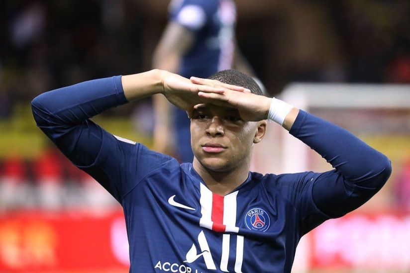 Paris Saint-Germain (PSG) menyodorkan perpanjangan kontrak berisi kesepakatan baru kepada striker Kylian Mbappe.
