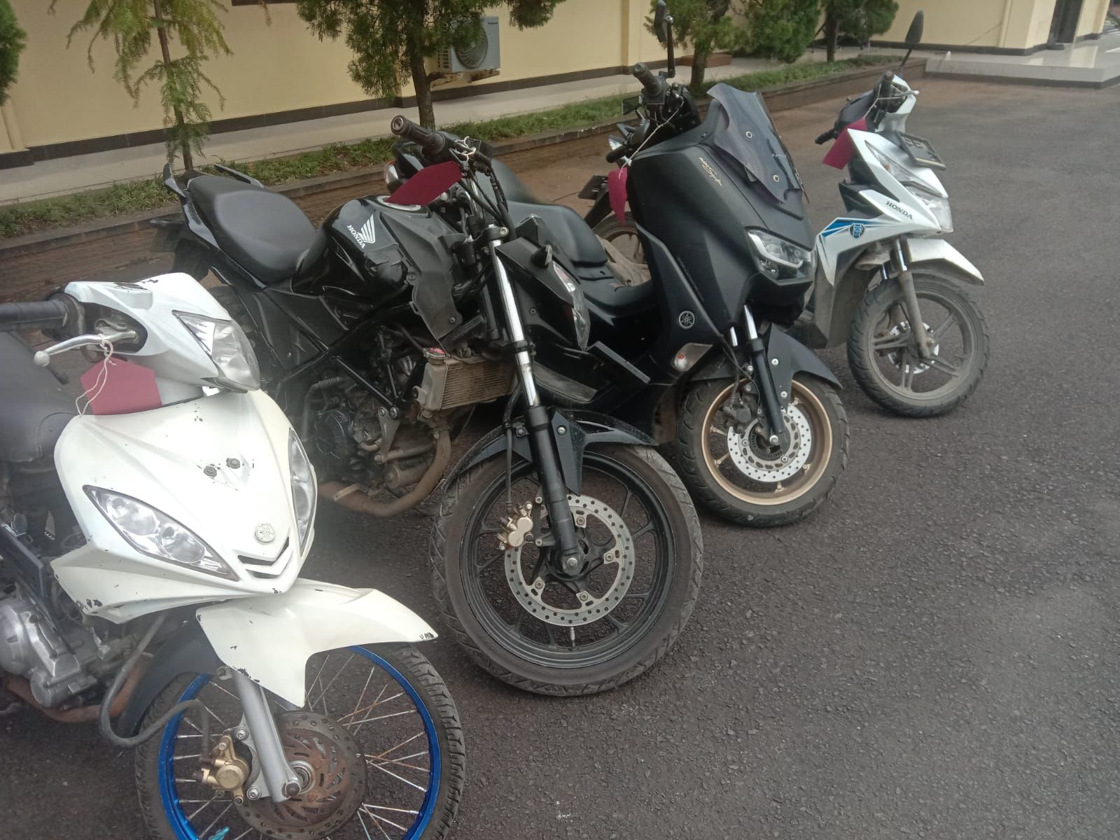 Motor milik para pelaku kasus pengeroyokan di Katapang, Kabupaten Bandung.