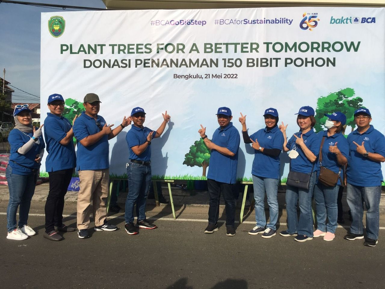  Program penghijauan dengan menanam 150 pohon di sepanjang Jalan Kapuas Raya, Kota Bengkulu.