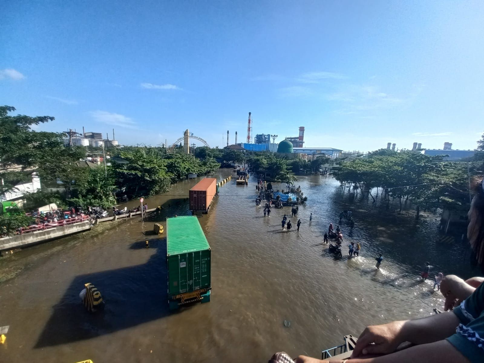 Kesaksian Pekerja di Kawasan Pelabuhan Tanjung Emas, Akibat Tanggul