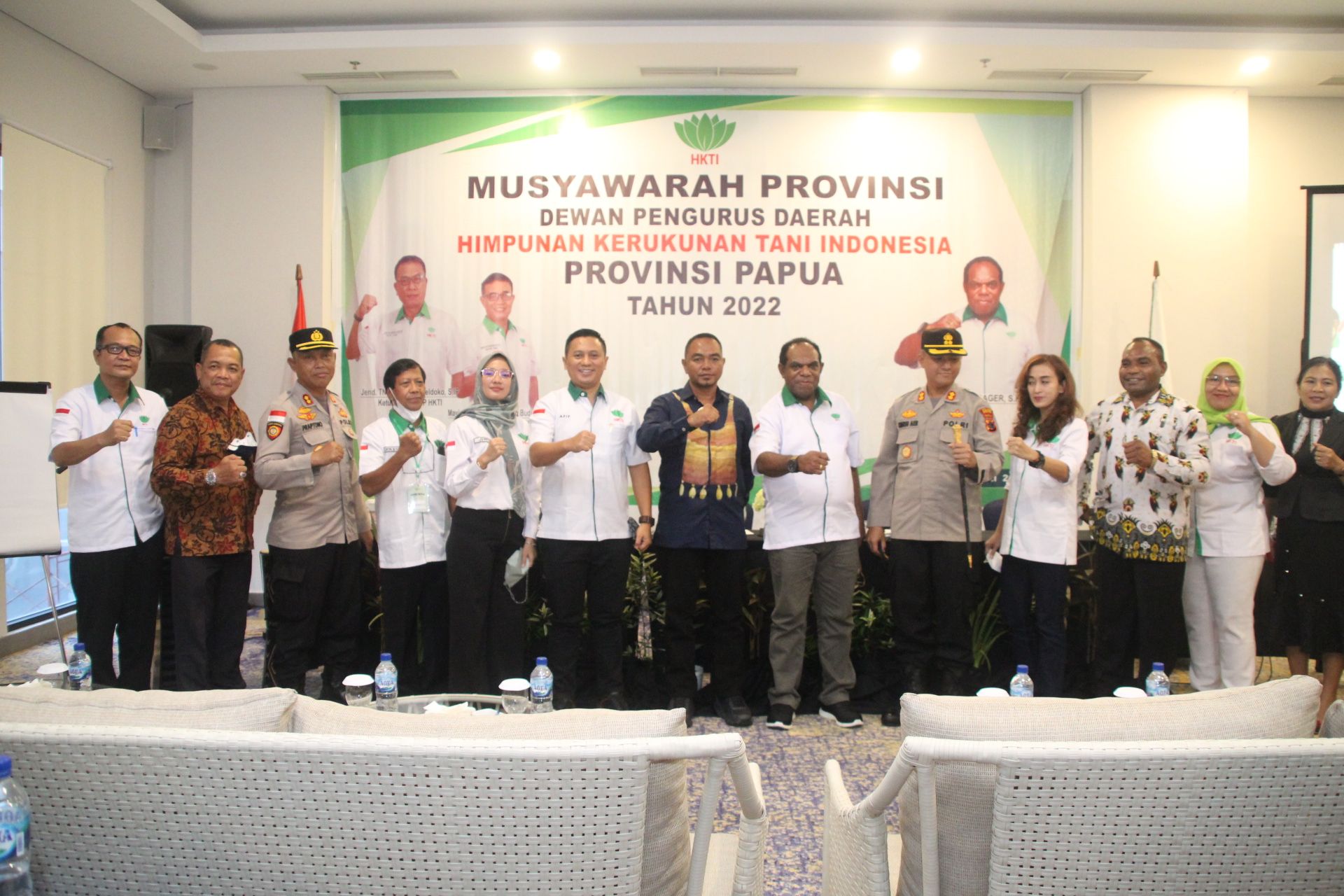 Suasana kebersamaan untuk memajukan HKTI Papua bersama Ketua Terpilih, Piter Gusbager..