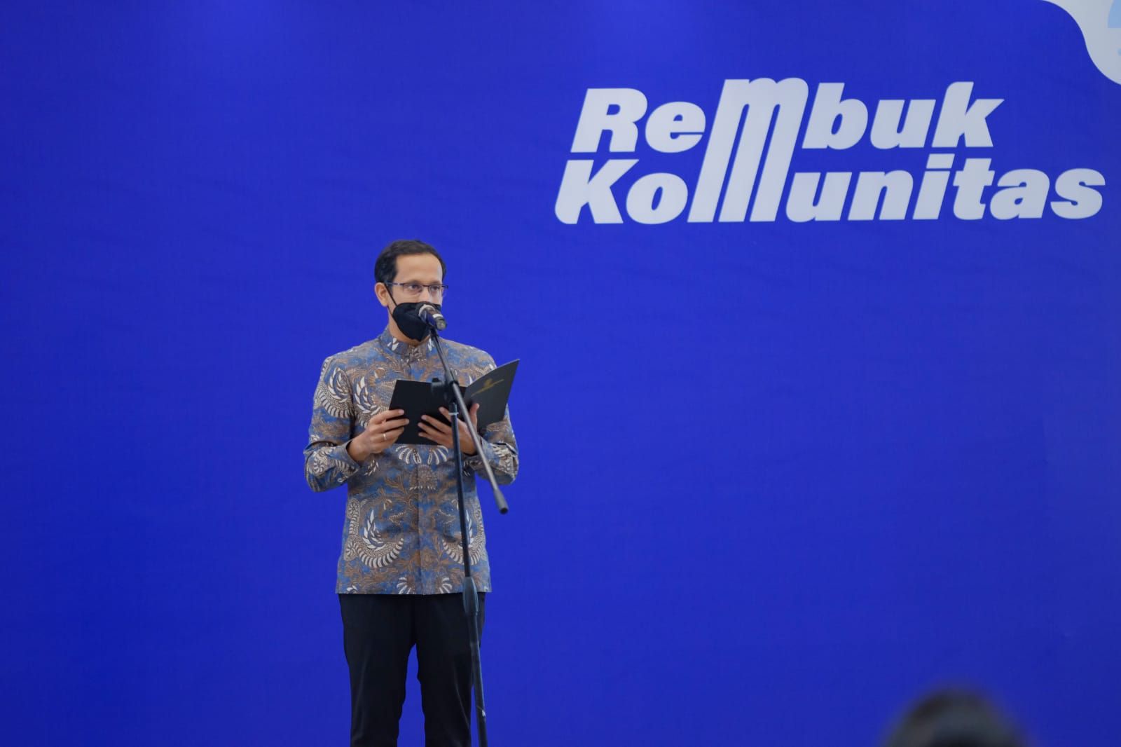  Nadiem Anwar Makarim hadir pada Rembuk Komunitas yang digelar oleh Komunitas Kami Pengajar, Sidina Community, dan Komunitas Pemuda Pelajar Merdeka, dengan tema ‘Bergerak Bersama, Berdaya Bersama’, yang digelar di Jakarta, pada Selasa, 24 Mei 2022.