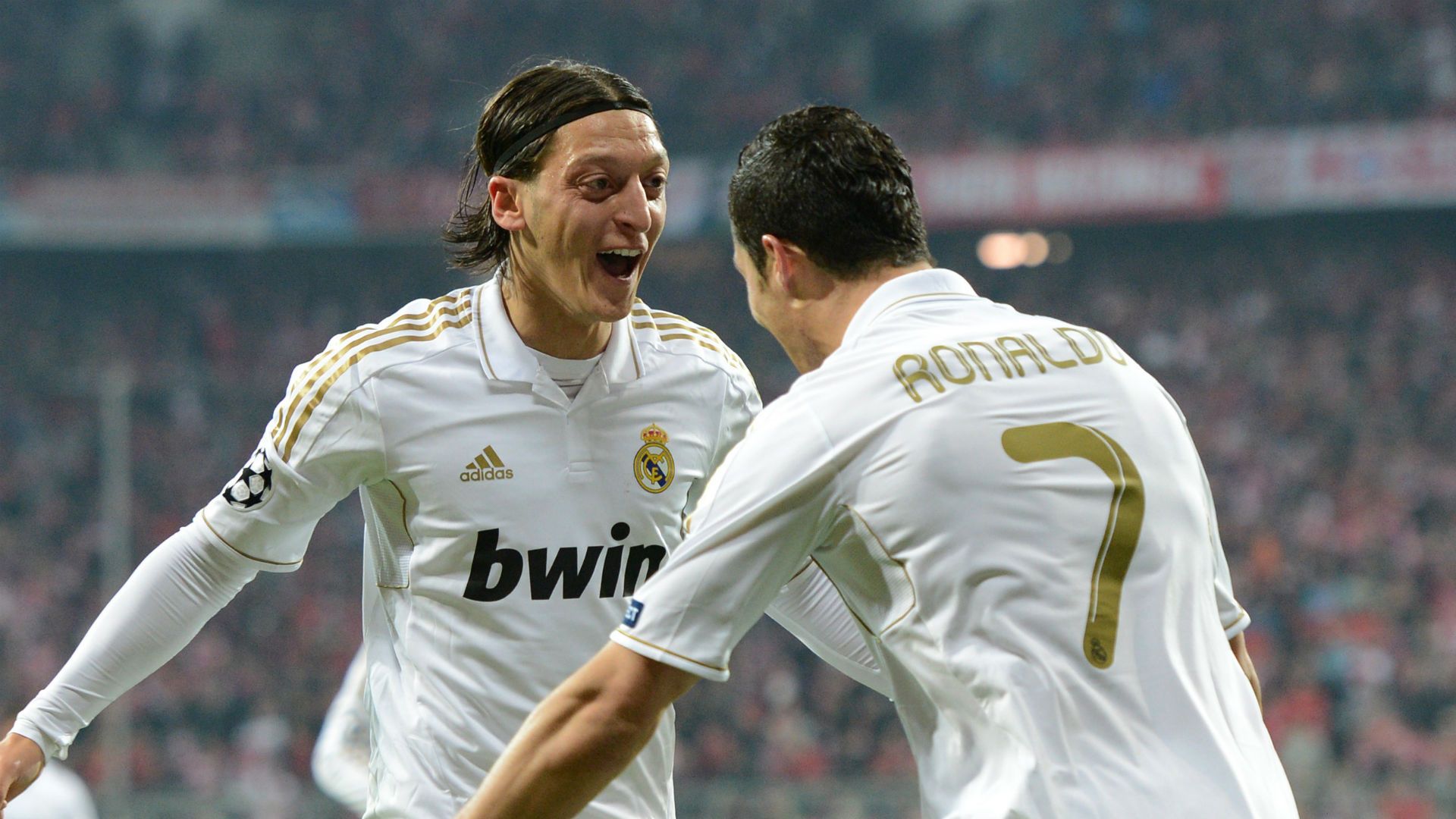 Mesut Ozil Dan Cristiano Ronaldo, Saat Playmaker Terbaik Bertemu Dengan ...