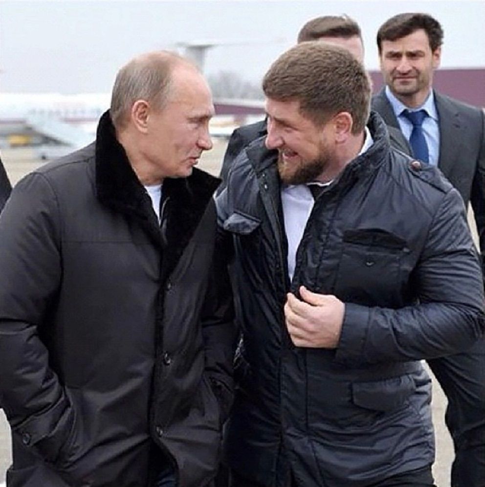 Panglima perang Chechnya membanggakan hubungan dekatnya dengan Vladimir Putin./  