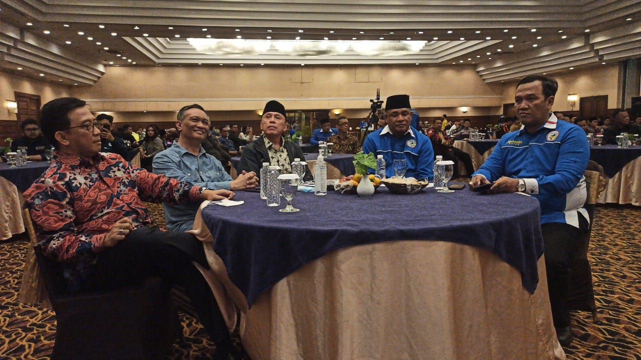 Mochamad Iriawan (tengah) saat hadir di acara halal bi halal DPD Alumni KNPI Jabar, Jumat, 27 Mei 2022./dok.IST