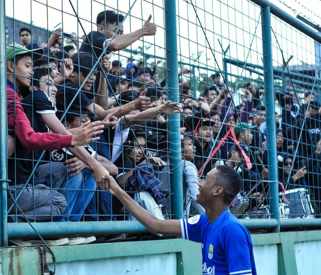 Sanksi Menanti!  Manajemen Persib Bandung  Minta  Bobotoh  Tidak  Lakukan 6 Hal Ini  dalam Laga Lawan PSS  Sleman