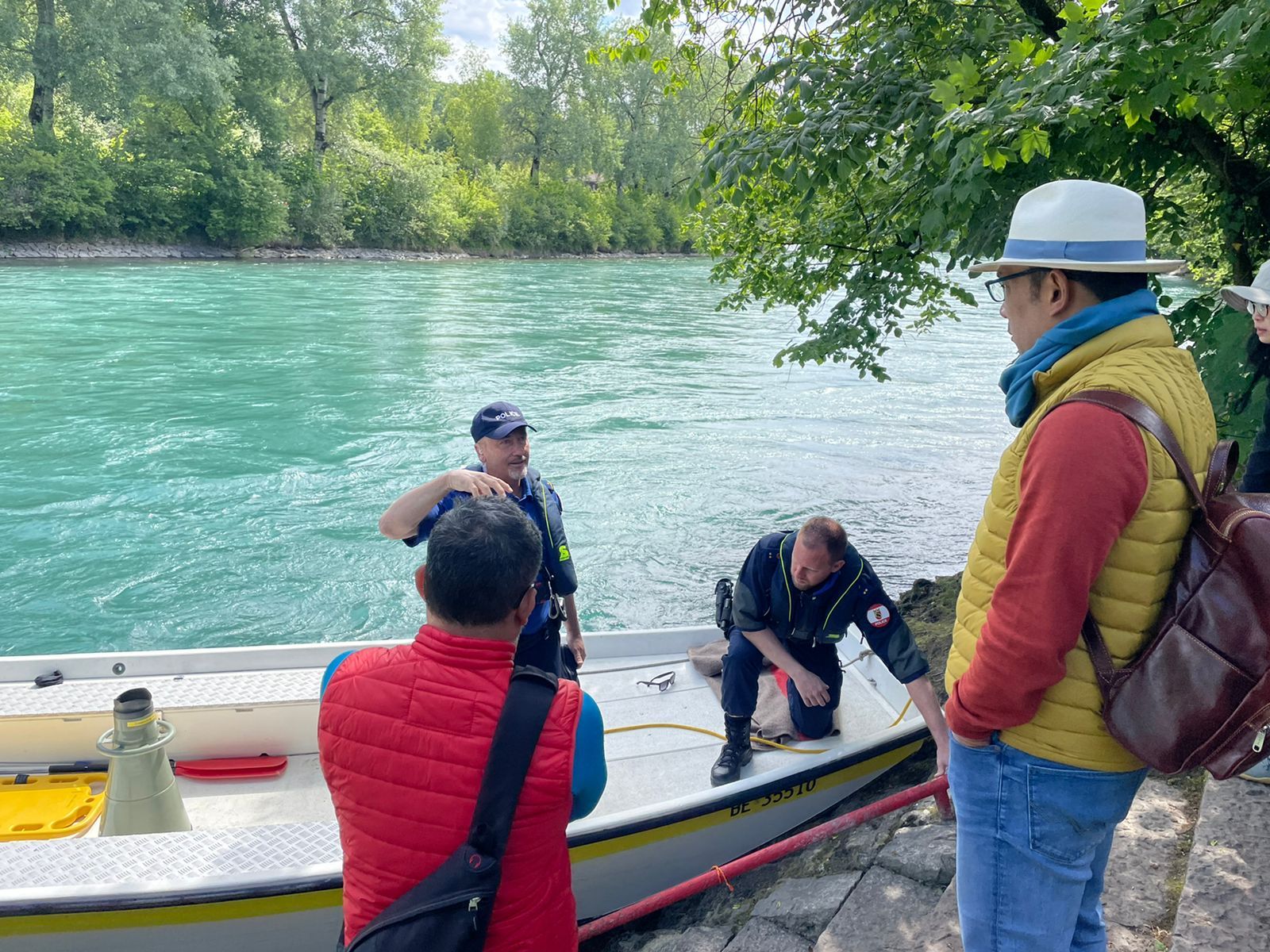 Gubernur Jawa Barat Ridwan Kamil memantau langsung proses pencarian putranya, Eril yang hilang di Sungai Aare, Bern, Swiss.