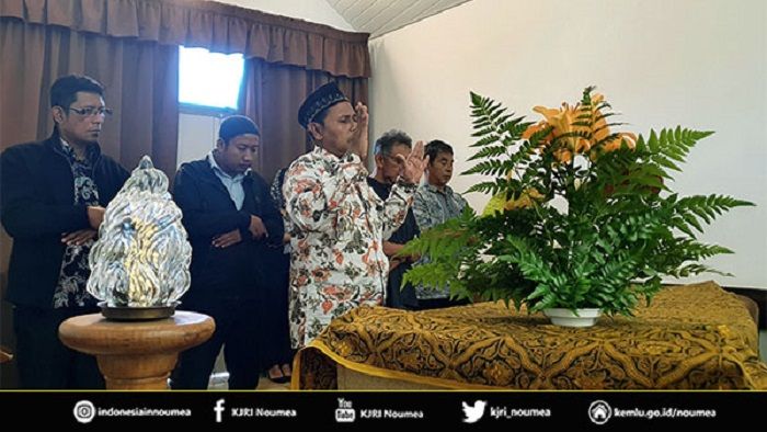 Jenazah Siti Dapiah sebelum dimakamkan disalatka dulu dengan berkoordinasi dengan Yayasan Kerukunan Kematian Bangsa Indonesia (KKBI).
