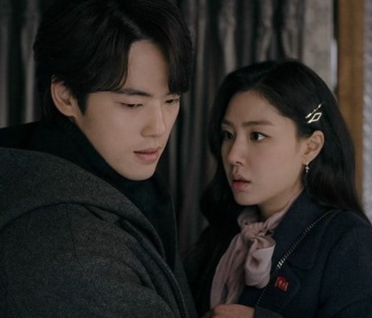 Kim Jung Hyun dan Seo Ji Hye  dalam drama Korea ‘Crash Landing on You'.