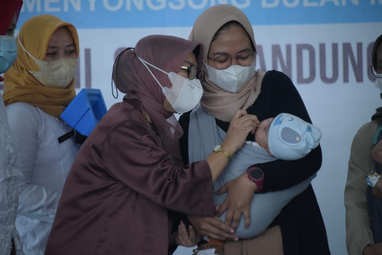 Puncak Gebyar Pekan Imunisasi Dunia, menyongsong Bulan Imunisasi Anak Nasional 2022 di Halaman PT Biofarma, Kota Bandung, Kamis 2 Juni 2022. 