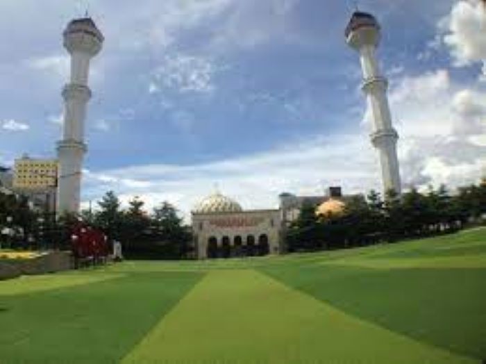 Masjid Raya Bandung. 8 Masjid Unik di Bandung yang Bisa Jadi Destinasi Wisata Religi, Salah Satunya yang Baru Diresmikan