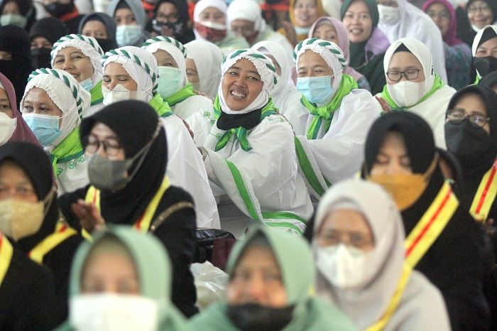 CALON jemaah haji dari Kota Bandung mengikuti kegiatan pembekalan ibadah haji yang di gelar di Masjid Pusdai, Jalan Diponegoro, Kota Bandung, Kamis, 2 Juni 2022./Darma Legi/Galamedia