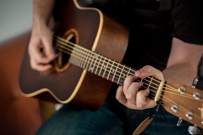 Lirik Lagu dan Kunci Gitar Ku Puja Puja Ipank, Mudah di Mainkan Buat Pemula