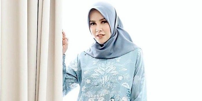 Model baju kebaya organza hijab