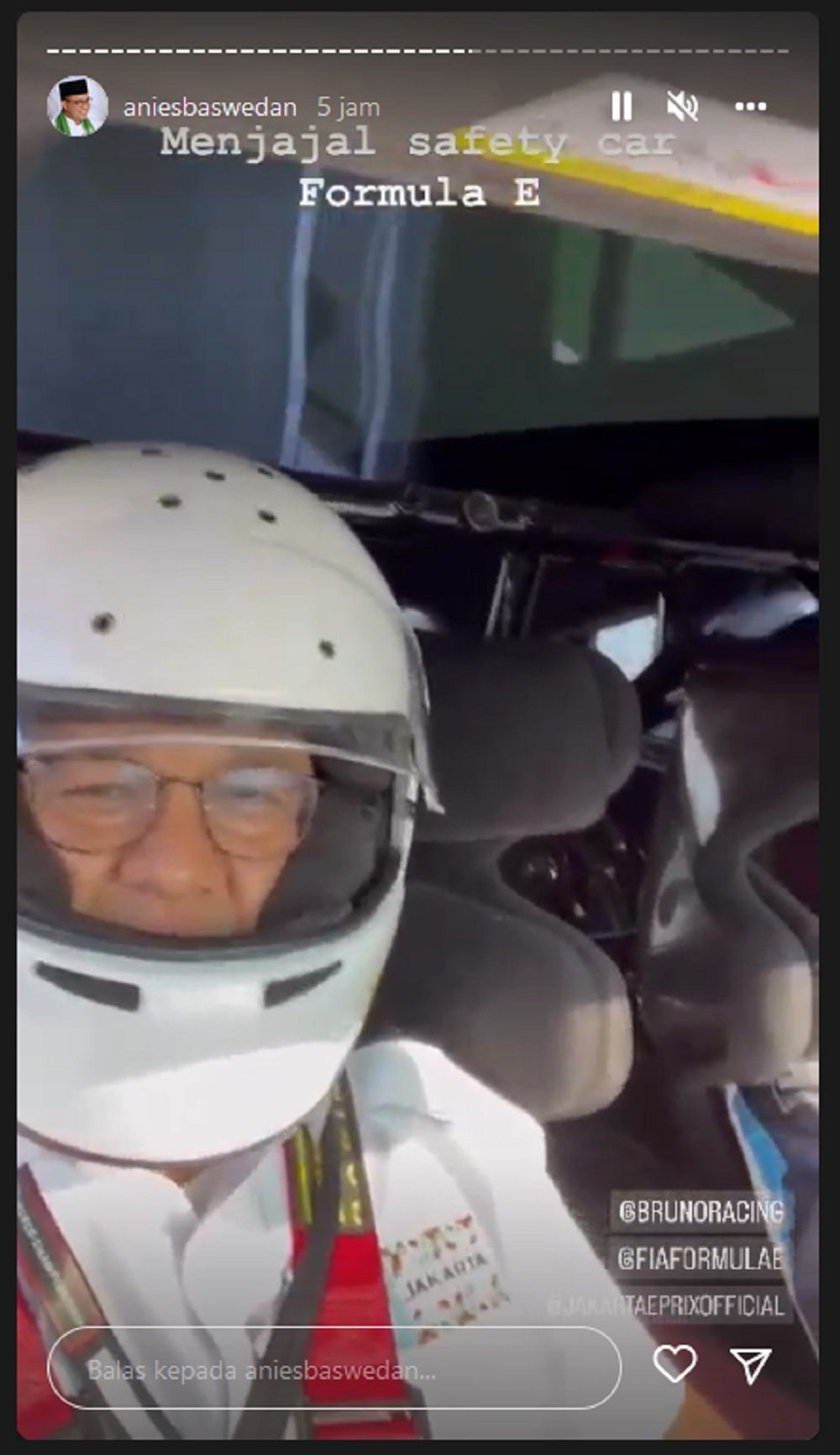 Gagah! Anies Baswedan Jajal Sirkuit Ancol Pake Mobil Safety Car Berkecepatan 200 KM