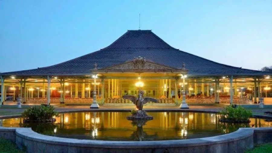  Pura Mangkunegaran juga bisa dikunjungi sebagai objek wisata sejarah yang edukatif. 